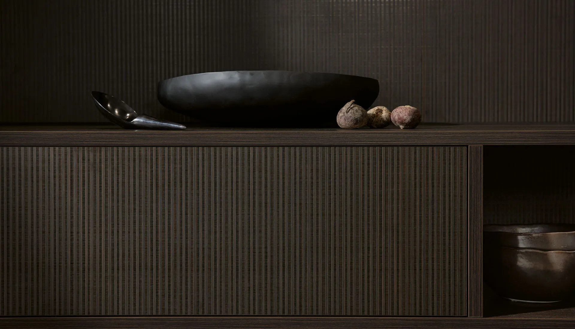 Frontalansicht Küchenrückwand Stripewood NOLTE Artline – Broßler Küchenstudio Großheubach & Erbach