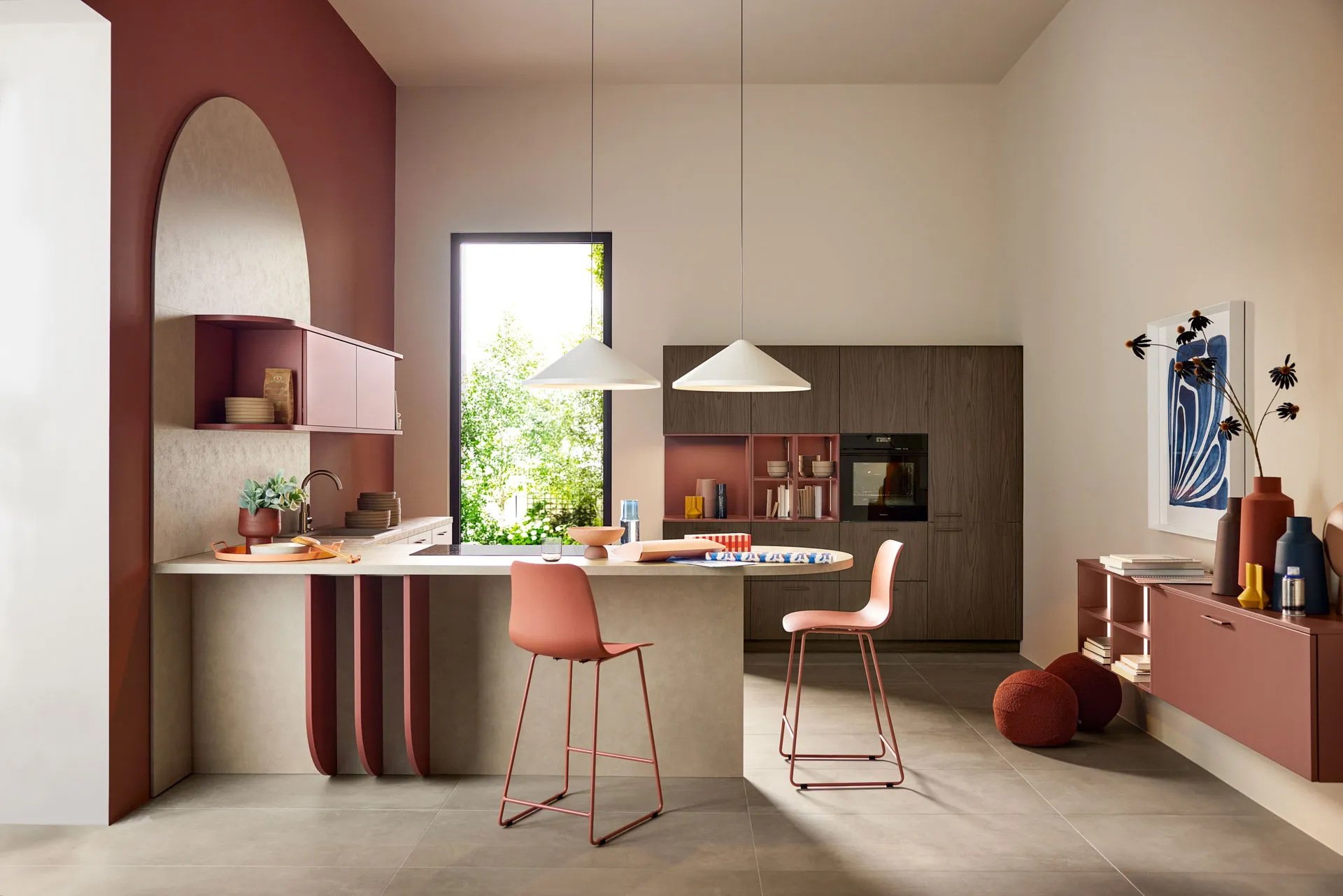 Moderne Küche in Rot mit Holz – Soft Lack Hennarot und Leaf Noce Marone