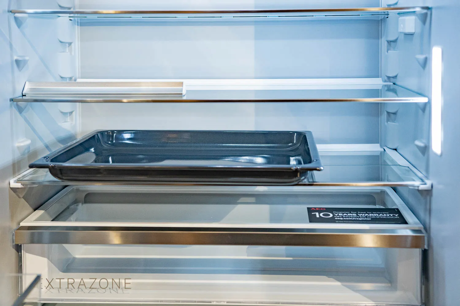 Einbau-Backofen in Wildeiche-Geräteblock, grifflose Optik – Broßler Küche Aktiv