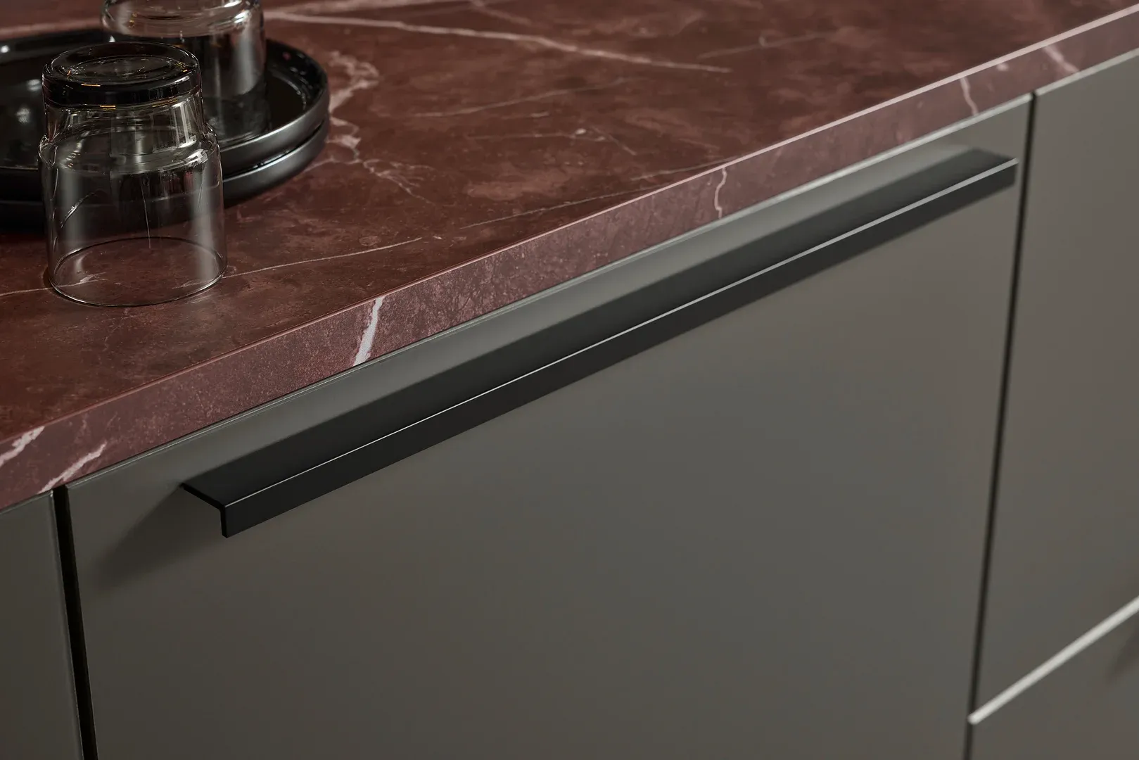 NOLTE Küche Pearl Umbra Metallic – Unterschrank mit Red Marble Arbeitsplatte, Detailansicht