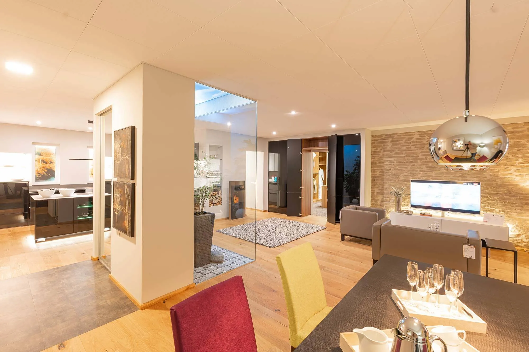 Haus-im-Haus-Ausstellung bei Broßler
