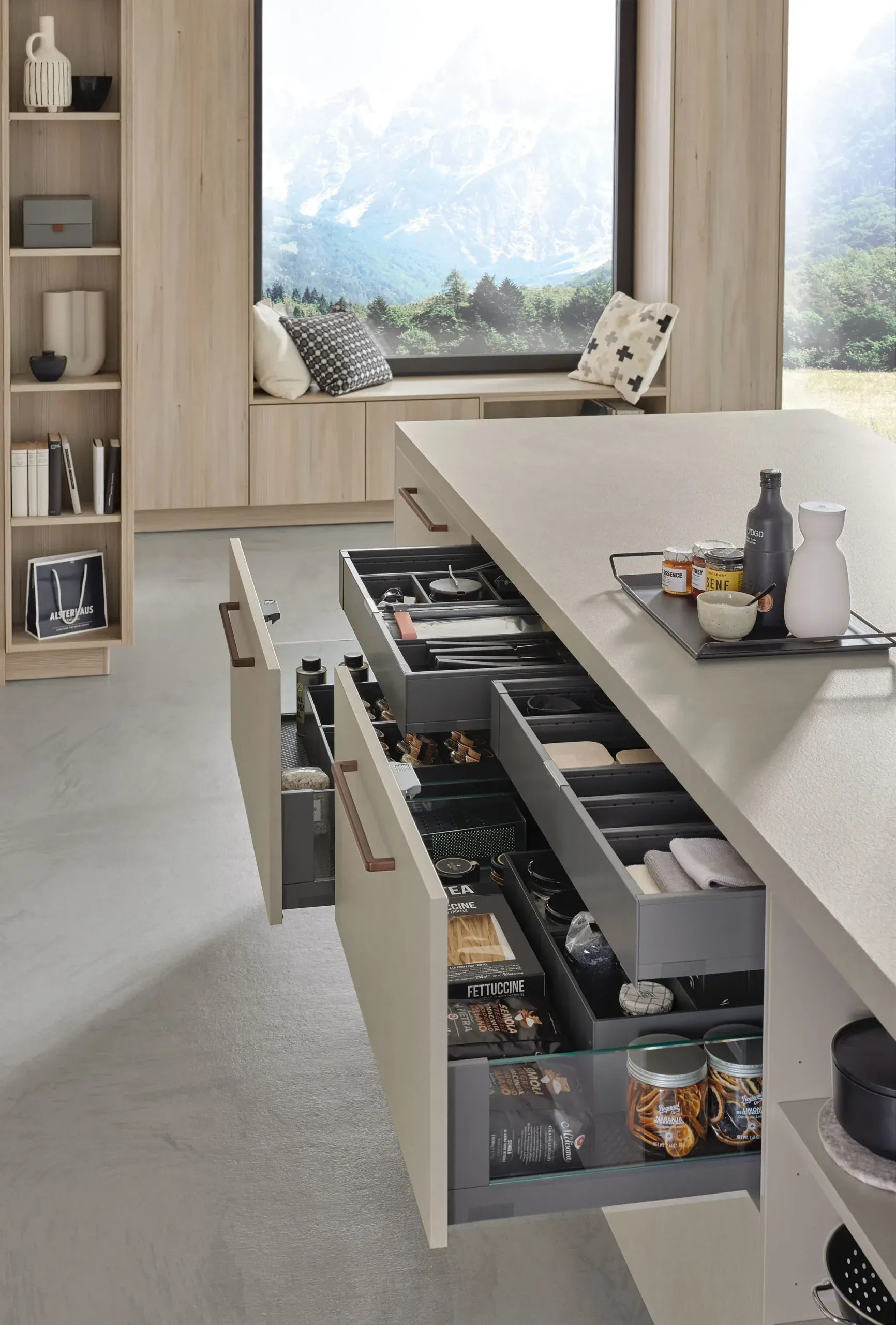 Chalet Küche geöffneter Schrank